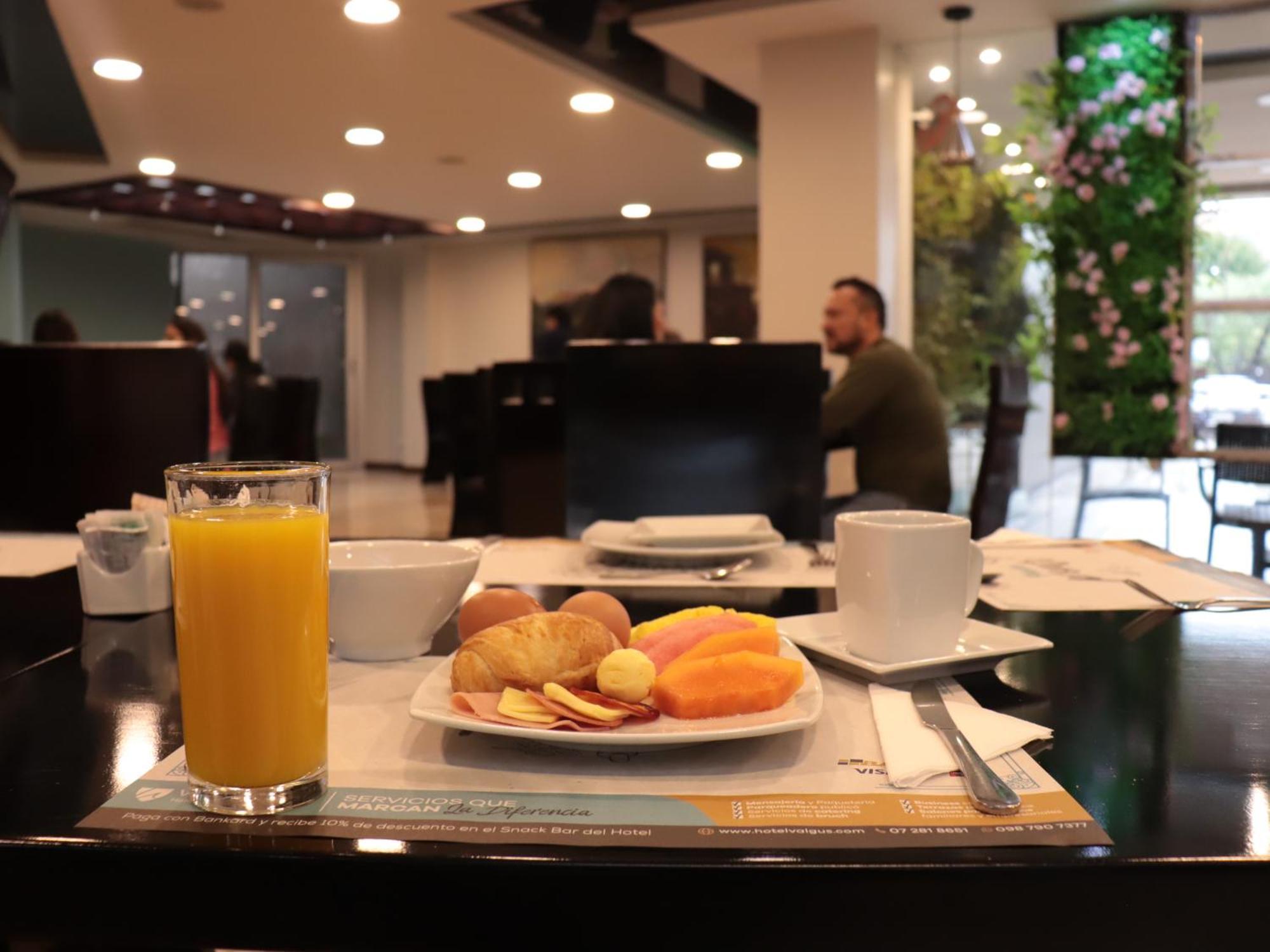 Hotel Valgus กูเอ็งกา ภายนอก รูปภาพ